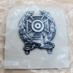 Vintage WWII US ARMY Military Expert Marksman Badge Rifle Pin - New